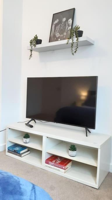 Free Parking Spacious Home 카디프 외부 사진