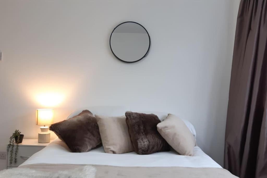 Free Parking Spacious Home 카디프 외부 사진