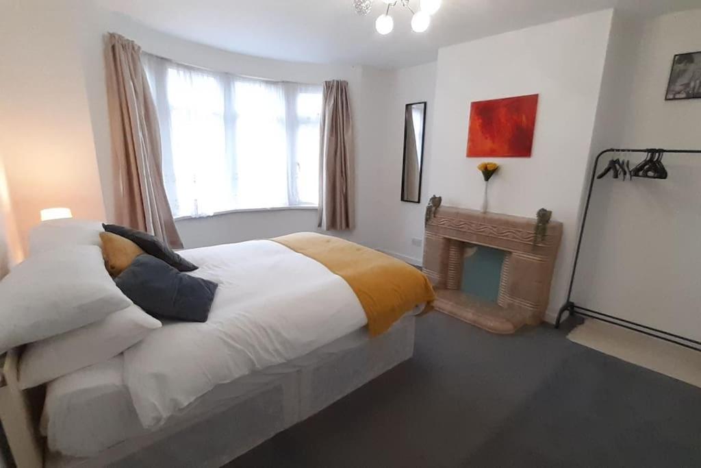 Free Parking Spacious Home 카디프 외부 사진