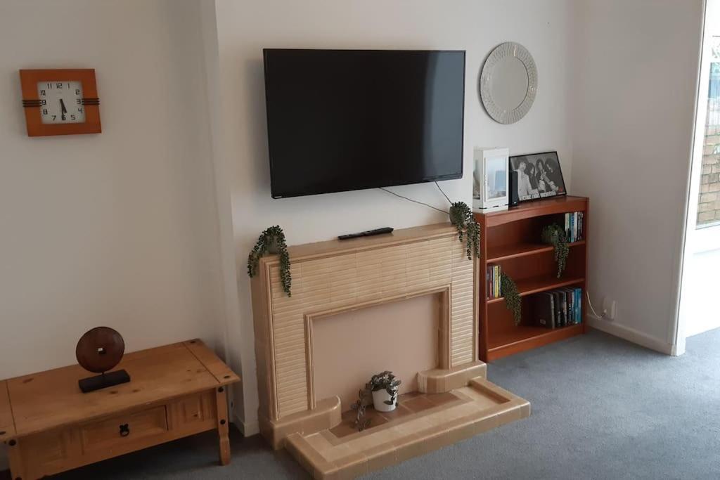 Free Parking Spacious Home 카디프 외부 사진