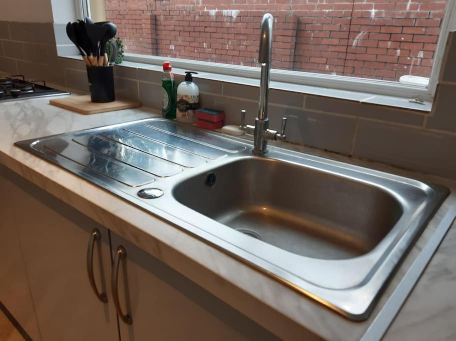 Free Parking Spacious Home 카디프 외부 사진