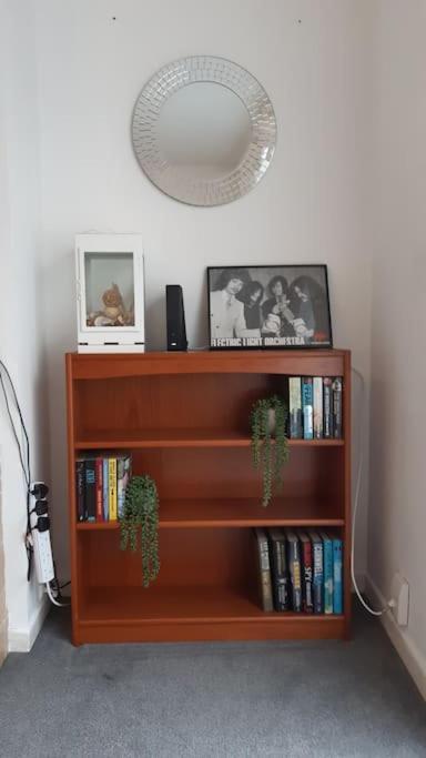 Free Parking Spacious Home 카디프 외부 사진