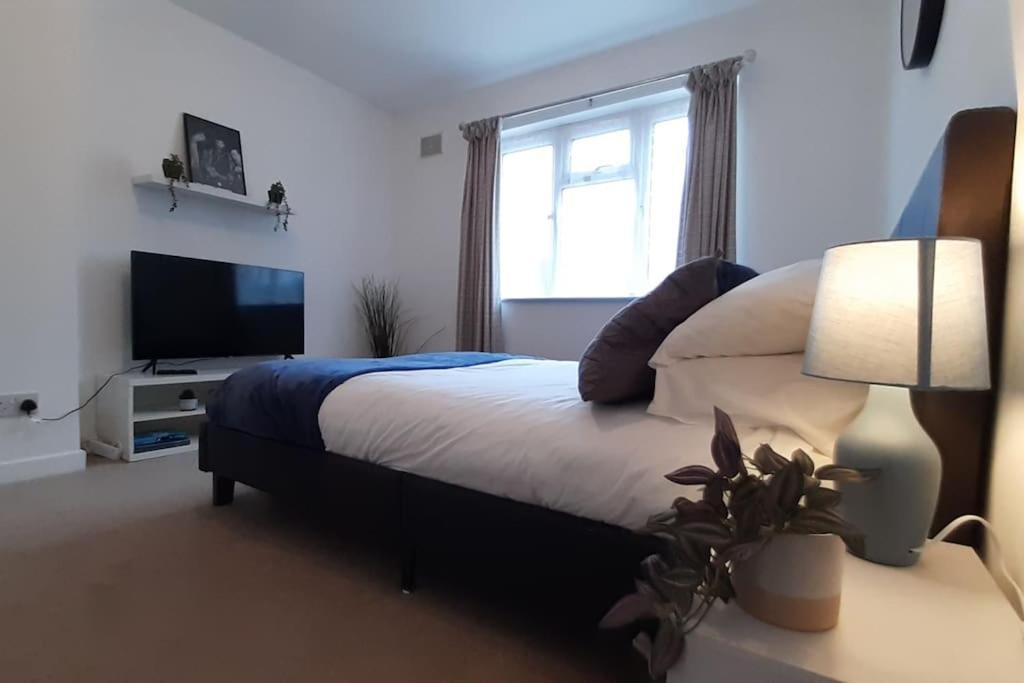 Free Parking Spacious Home 카디프 외부 사진